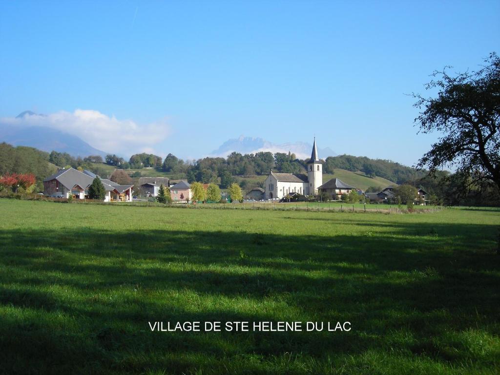Gite Les Platanes Sainte-Helene-du-Lac Zewnętrze zdjęcie